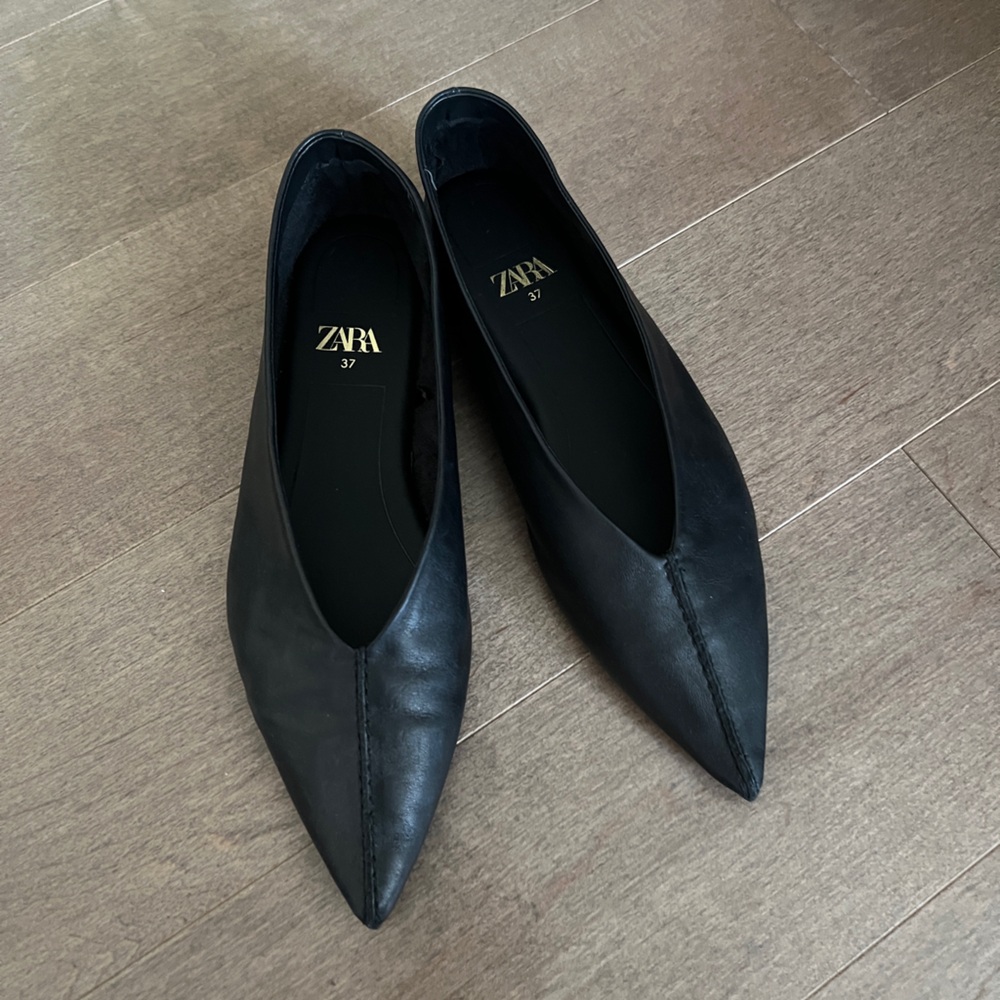 Zara Black pointy toe Flats Sleek Minimalist Design